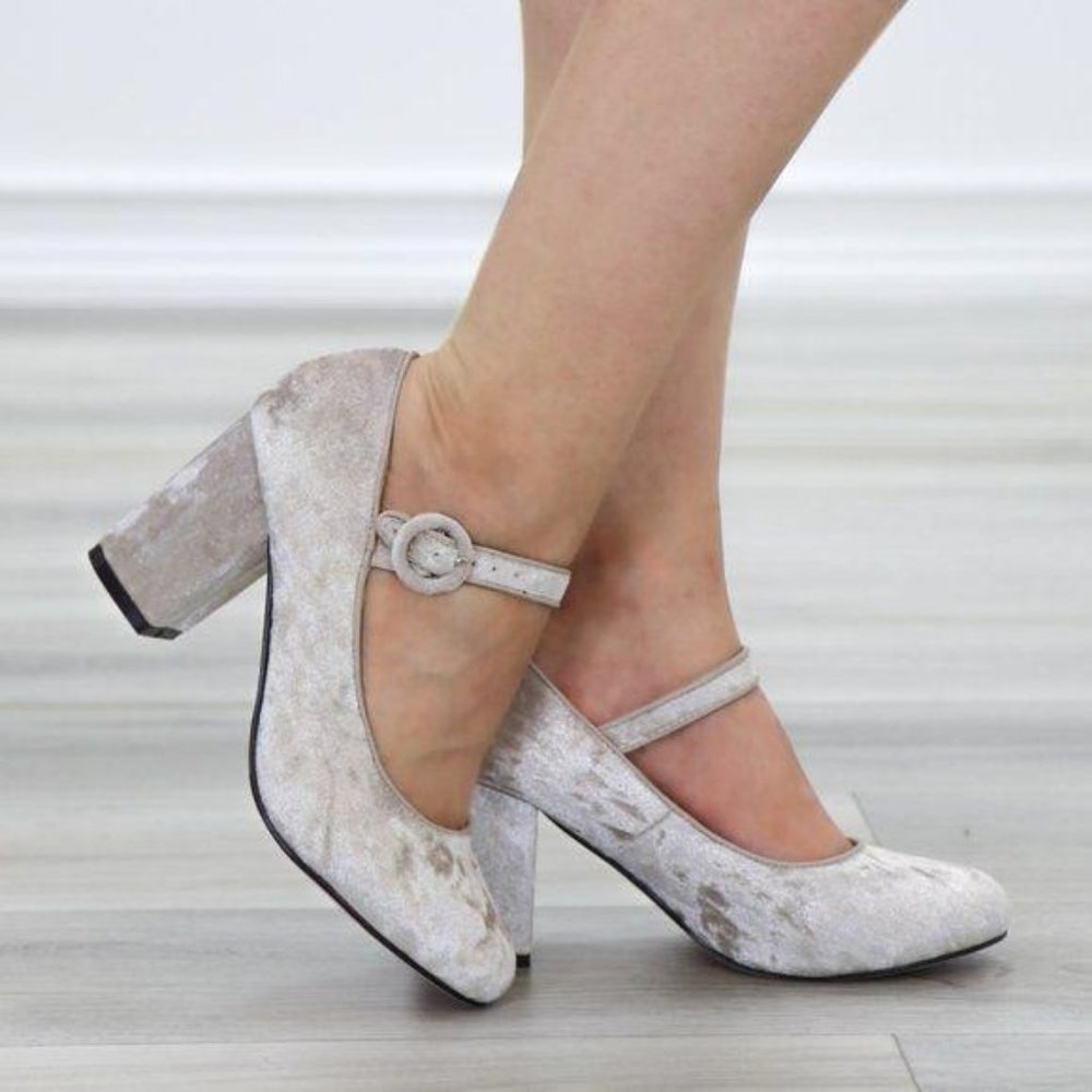 Cutest Velvety Nude Vintage Chunky Heel Pumps - Picture 2 of 10